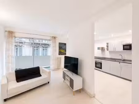 appartement f6 traversant et lumineux avec balcon / saint-étienne hyper centre