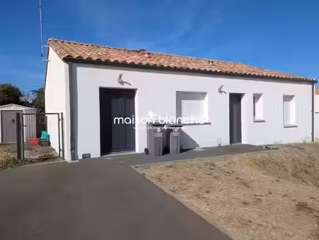 location maison 4 pièces 79 m² à les sables-d'olonne (85100)  853 €