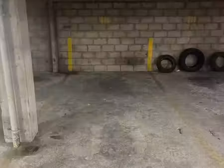 loue place parking couverte au coeur du quartier des batignolles - 12m²  paris 17ème