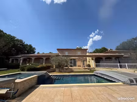 maison 4 pièces 234 m²