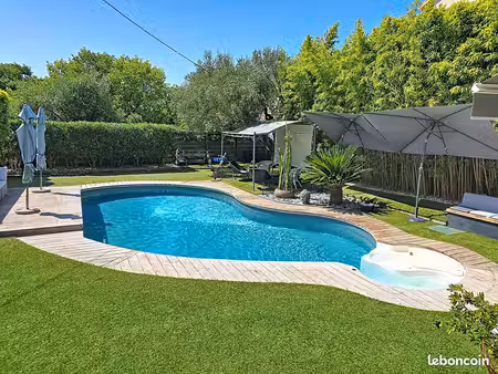 propriété 7 pièces 200 m²