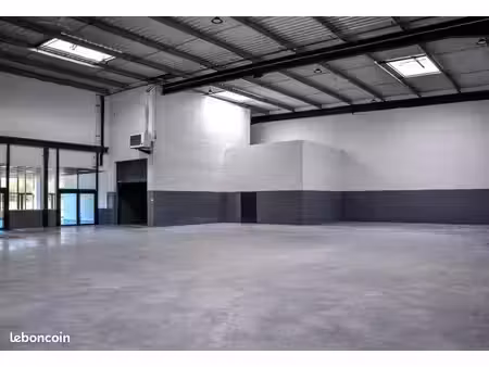 local bureaux 2 640 m²