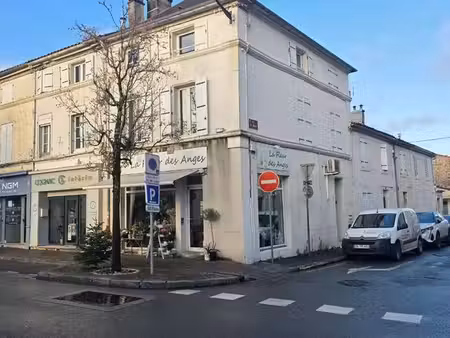 à saisir – immeuble complet – 158 000 négociable