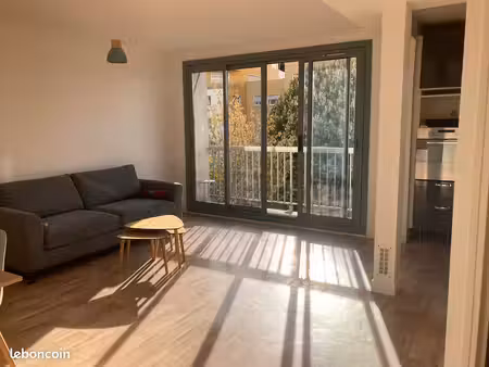 4 pièces  balcon dans résidence avec parking