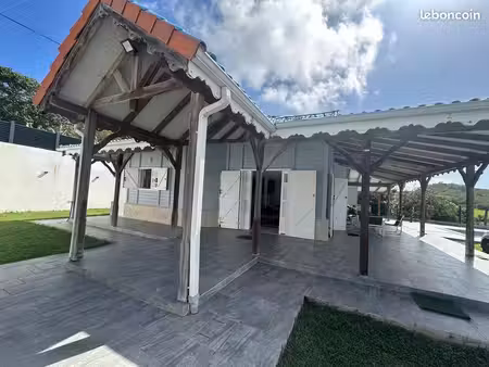 à louer – jolie villa créole avec piscine & jardin clos