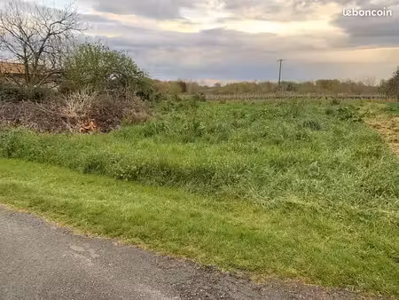 terrain à bâtir de 741 m2 au prix de 29000 à cherac (17)