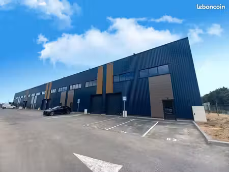 local d'activite 2105 m² mondeville