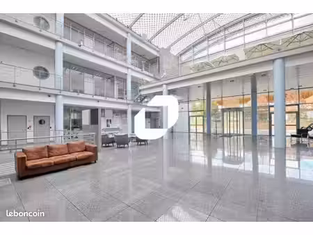 bureau 766 m²