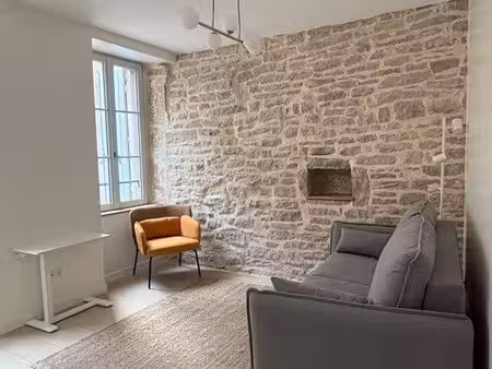 studio lumineux refait a neuf centre ville historique