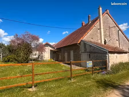 maison de campagne sur 777 m2 de terrain sans vis à vis 21320