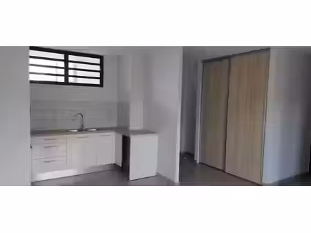 location appartement 4 pièces 73 m² à la possession (97419)  1 095 €