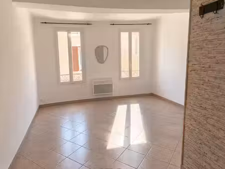 location appartement 2 pièces 45 m² à saint-maximin-la-sainte-baume (83470)