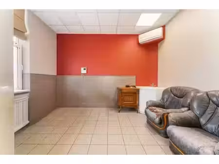 maison spacieuse entièrement rénovée avec grand garage