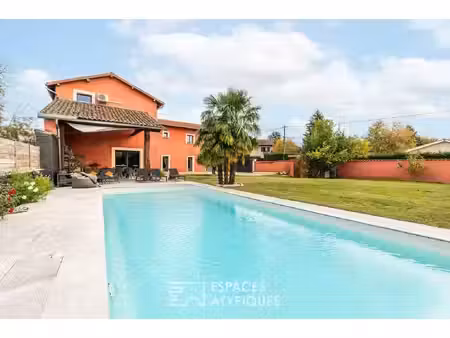 elégante ferme rénovée et sa piscine