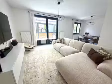 le bonheur d'une maison familiale commence ici  avec un jardin  de beaux volumes et un env
