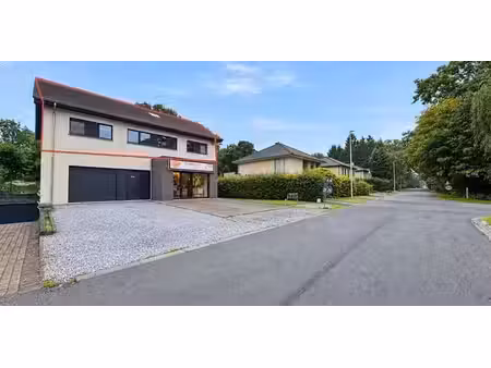 appartement à louer à genk pour € 1.450 avec 3 chambres à coucher