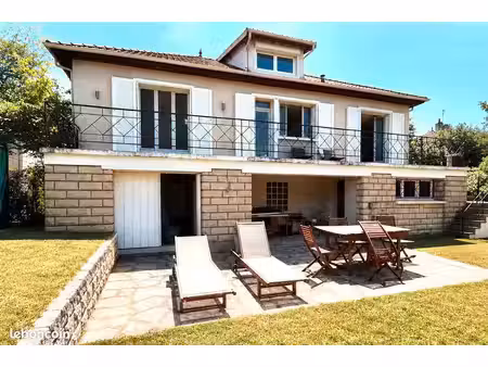 grande maison familiale  terrain 694m² piscinable  fort potentiel d'agrandissement + studi