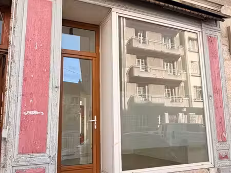 local avec vitrine à louer
