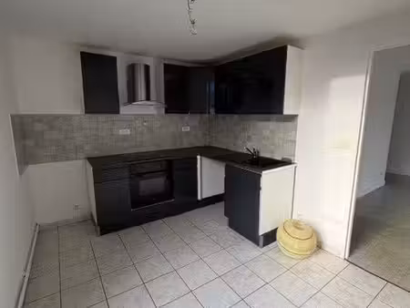 t2 de 48 m² – centre-ville de decize – balcon – disponible immédiatement