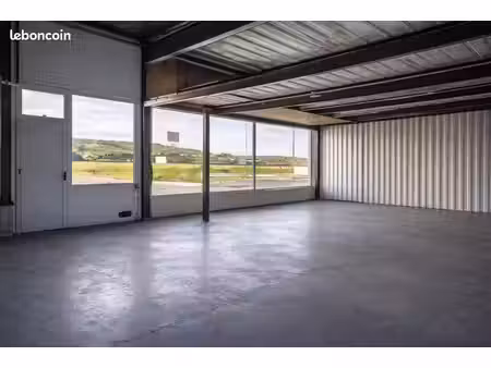 grand local commercial et industriel