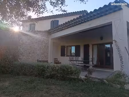 location temporaire 6 mois – maison meublée – piscine – 3 chambres – 3 salles de bains – p