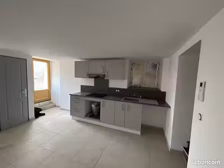 t4 rénové de 85 m² en cœur de bourg – 600 /mois