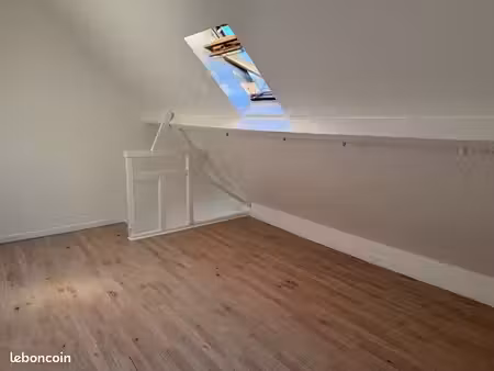 t2 duplex meublé 31 m² – parking – la ferté-sous-jouarre