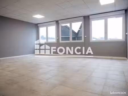 local commercial 4 pièces 189m² à louer 2850 - besancon 25000