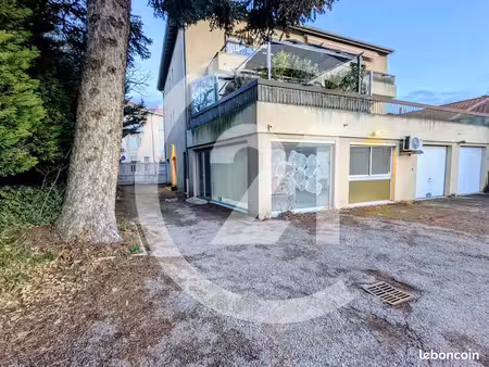 boutique 56 m² romans sur isere