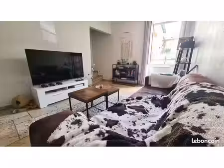maison de village de charme — 65 m² — cœur historique de saint-gilles