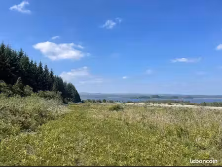 3 hectares vue sur le lac