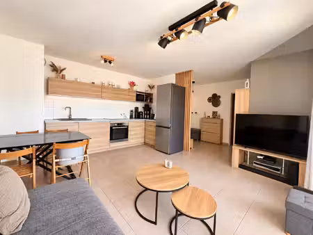 t3 en résidence récente avec grande terrasse coeur de polli