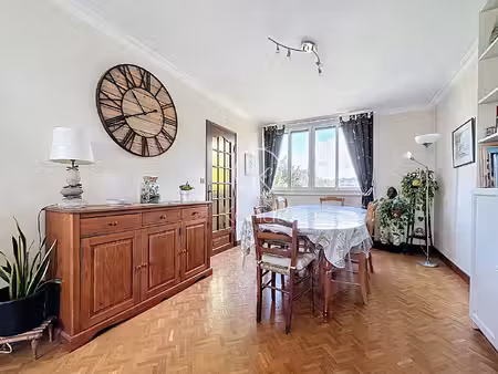 appartement champagne au mont d or 7 pièce(s) 135 m2  4 chambres et 1 bureau  2 caves  1 p