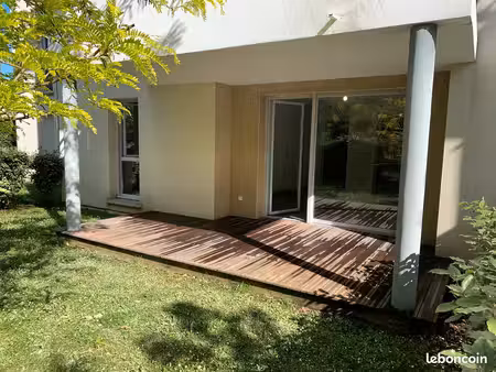appartement rdc équipé 42 m² terrasse 12 m² jardin 56 m² parking privatif et alarme indivi