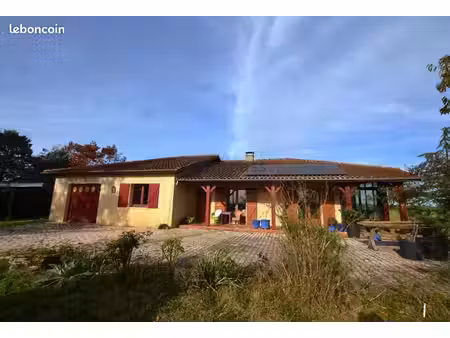 maison de plain-pied 3 chambres au calme  à la campagne et face aux pyrénées avec garage  