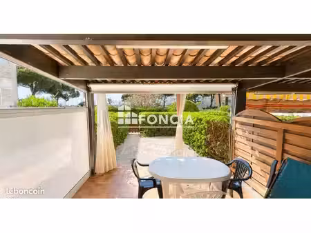 agde – cap d'agde centre port : studio rez de jardin  terrasse et jardin privatifs  réside