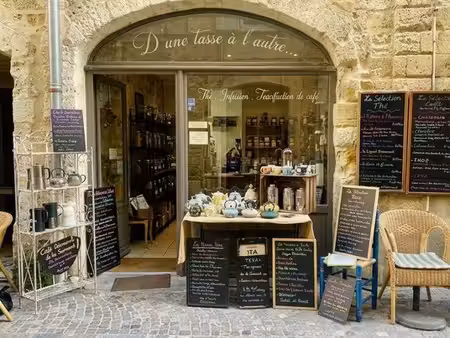 boutique 50 m² sommières