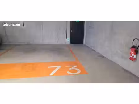 place de parking de 18 m²