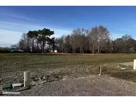 terrain 715 m² margaux