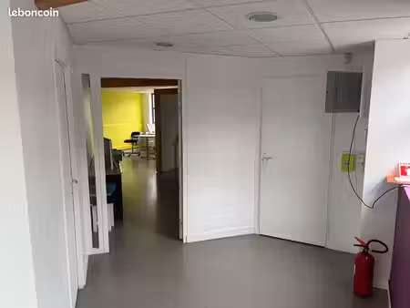 a louer bureau port de commerce brest