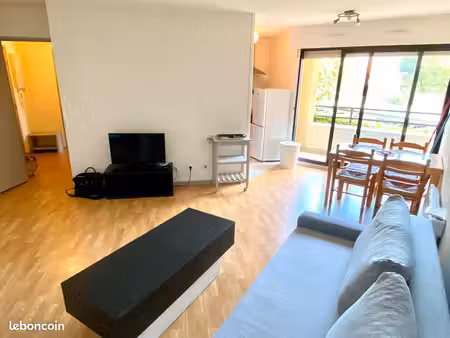 talence t2 avec balcon et parking