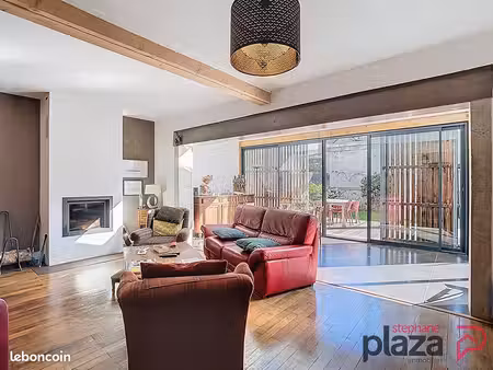 maison 10 pièces 202 m²