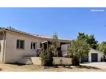 villa t6 avec double garage  piscine hors sol  panneaux photovoltaïques