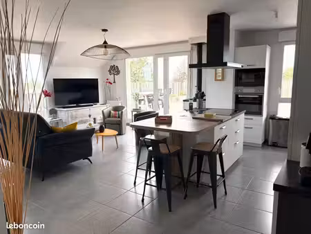 grand appartement récent vue dégagée