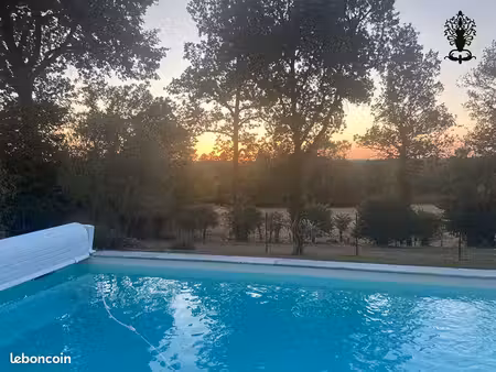 propriété 6 pièces 236 m²