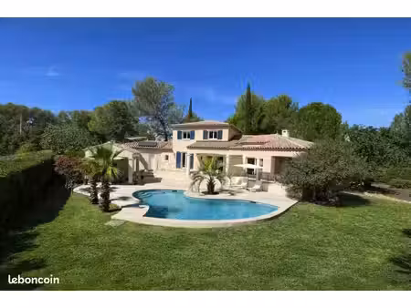 villa 198 m2 - piscine - grand terrain - quartier recherché