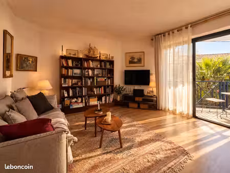 superbe appartement 3 pièces à seulement 30 mètres de la plage avec parking et balcon vue 
