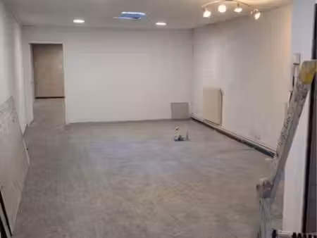 local commercial à louer – 100 m² – le puy-en-velay (43000)