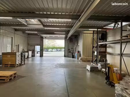 local d'activité 1 800 m²