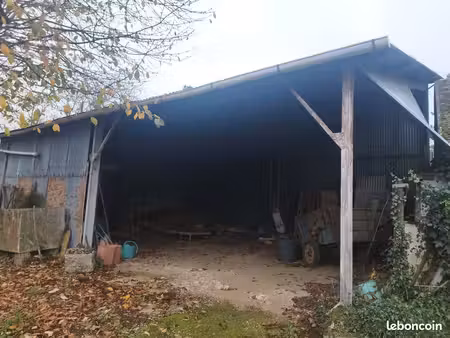 terrain constructible avec hangar métallique